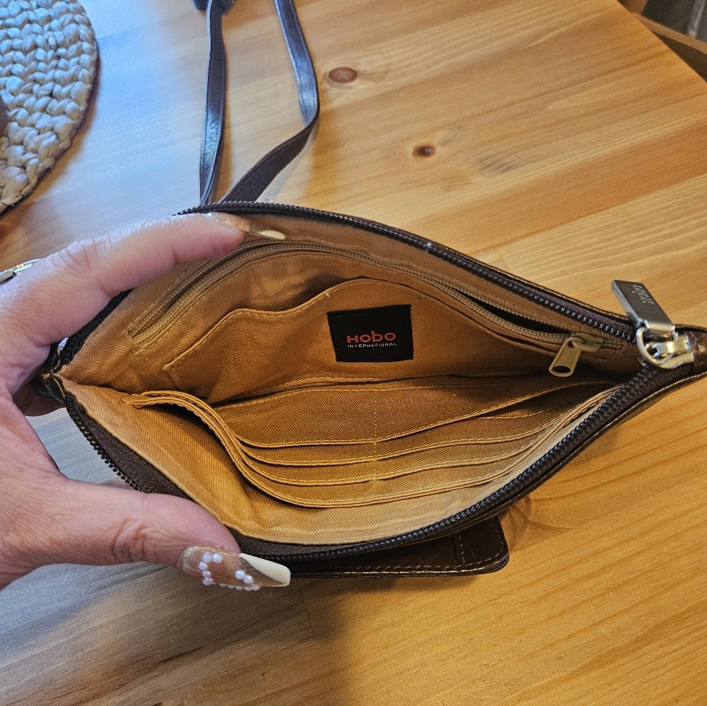 HOBO Crossbody Wallet Leather - Picture 6 of 8